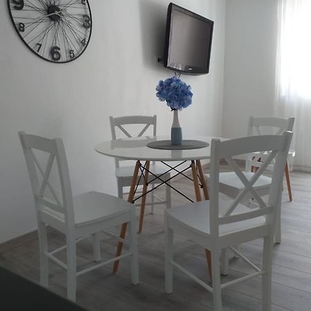 Apartments Villa Antony ดริเวนิก ภายนอก รูปภาพ