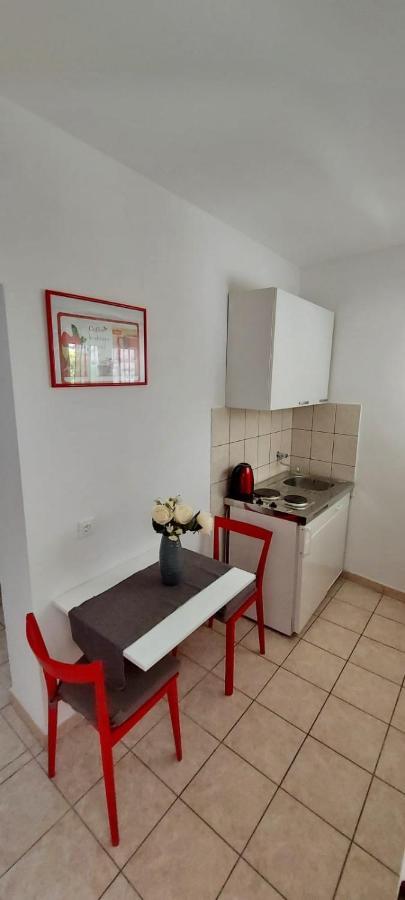 Apartments Villa Antony ดริเวนิก ภายนอก รูปภาพ