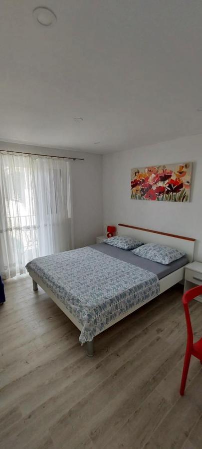 Apartments Villa Antony ดริเวนิก ภายนอก รูปภาพ