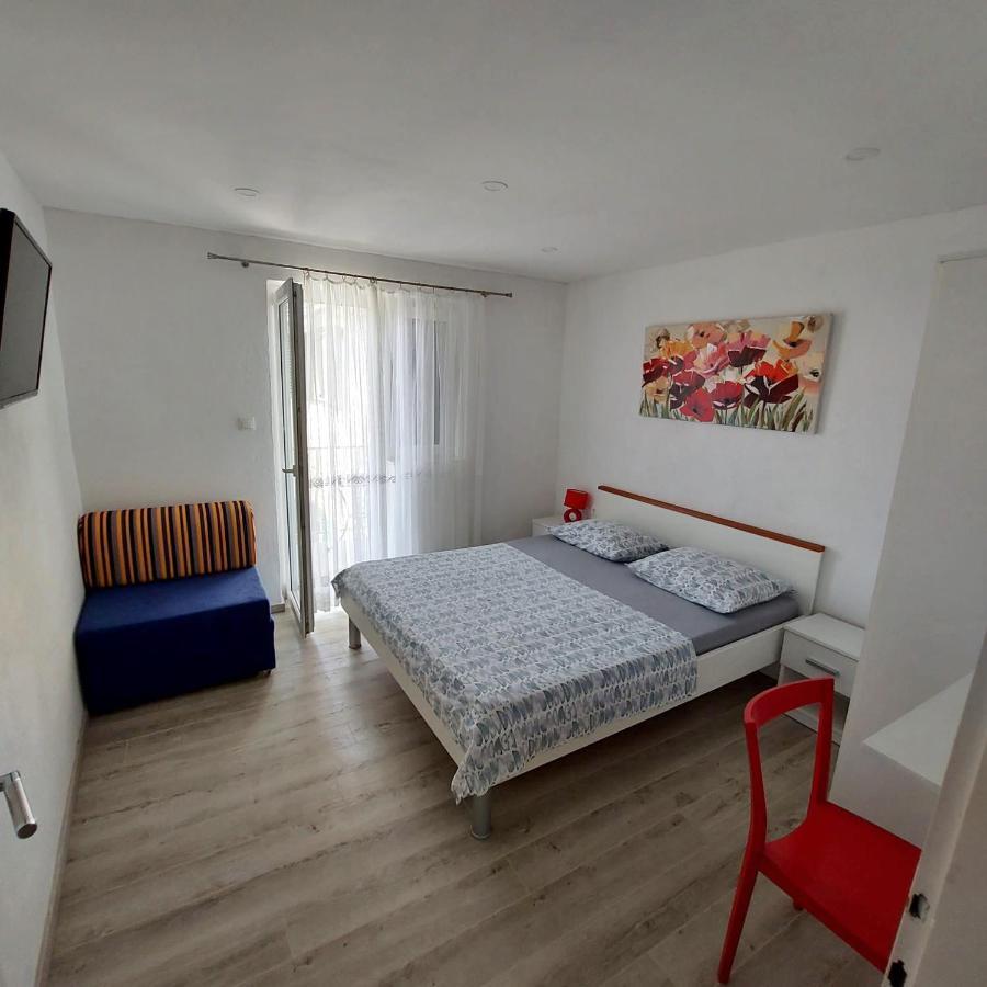 Apartments Villa Antony ดริเวนิก ภายนอก รูปภาพ