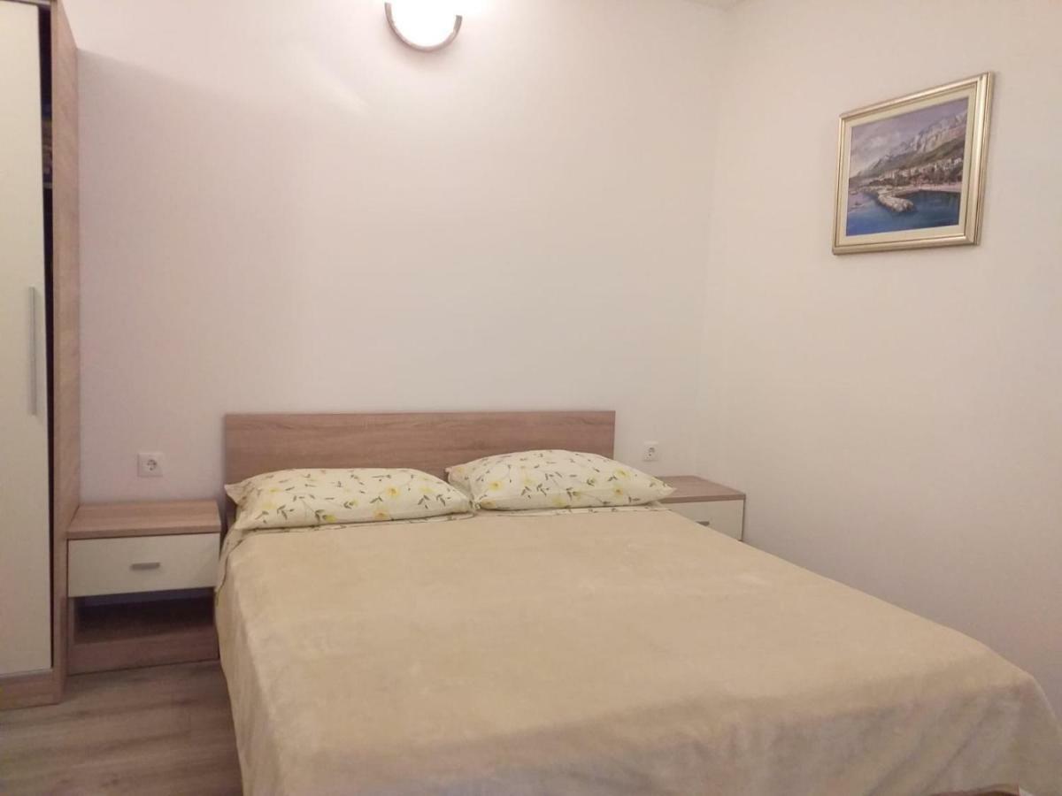 Apartments Villa Antony ดริเวนิก ภายนอก รูปภาพ