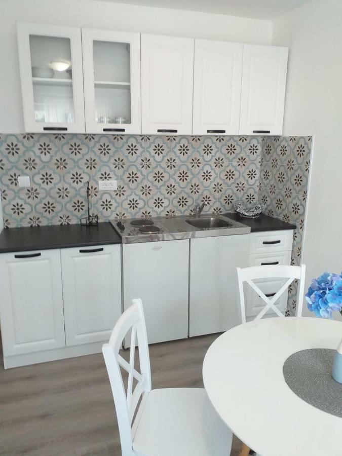 Apartments Villa Antony ดริเวนิก ภายนอก รูปภาพ