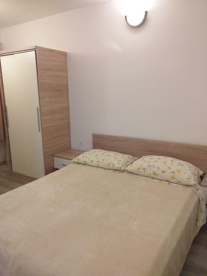 Apartments Villa Antony ดริเวนิก ภายนอก รูปภาพ