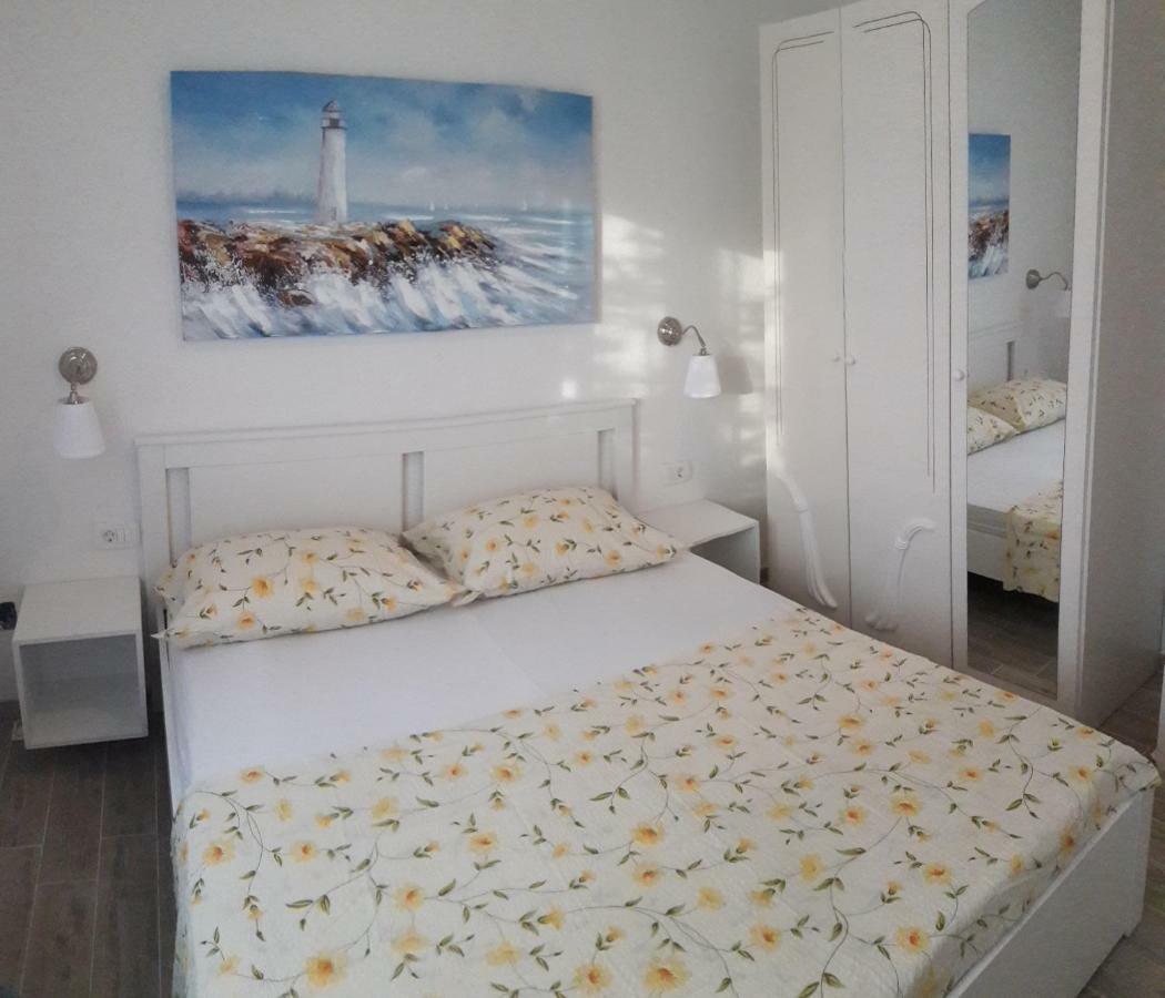 Apartments Villa Antony ดริเวนิก ภายนอก รูปภาพ