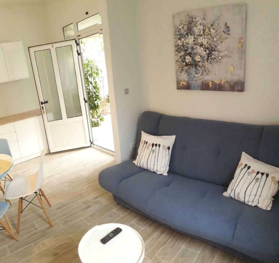 Apartments Villa Antony ดริเวนิก ภายนอก รูปภาพ