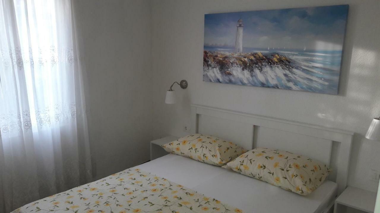 Apartments Villa Antony ดริเวนิก ภายนอก รูปภาพ